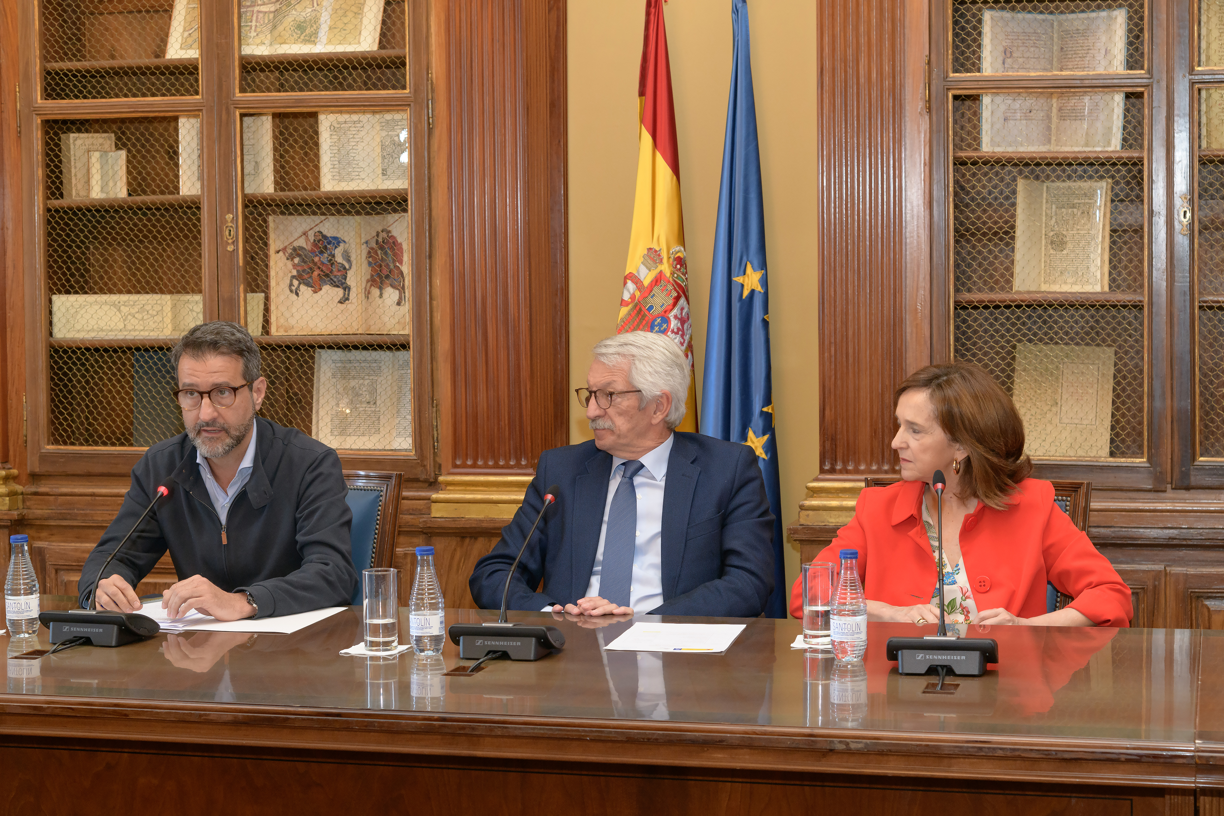 El Secretario de Estado de Educación, Alejandro Tiana, la Directora General de la Biblioteca Nacional de España (BNE), Ana Santos, y el Director General de Red.es, David Cierco